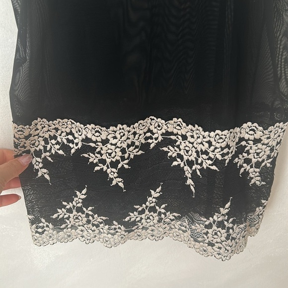 Wacoal ‘Embrace Lace’ Chemise medium black white sheer slip - Picture 6 of 10